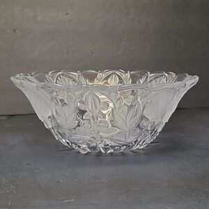 Studio Nova Serving Bowl Crystal Japan Clear Frosted Floral Clamshell 11"